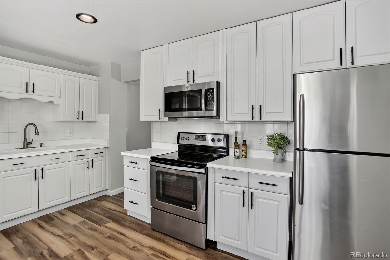 Littleton, Colorado, 80123, United States, 3 Bedrooms Bedrooms, ,1 BathroomBathrooms,Residential,For Sale,1766887