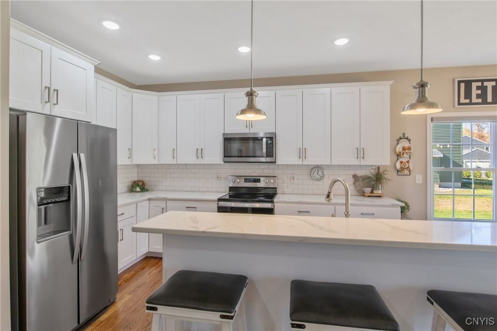 Liverpool, New York, 13090, United States, 3 Bedrooms Bedrooms, ,2 BathroomsBathrooms,Residential,For Sale,1972941