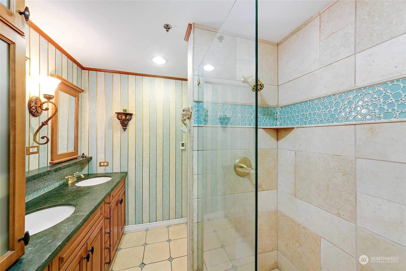 Seattle, Washington, 98121, United States, 1 Bedroom Bedrooms, ,Residential,For Sale,1983411