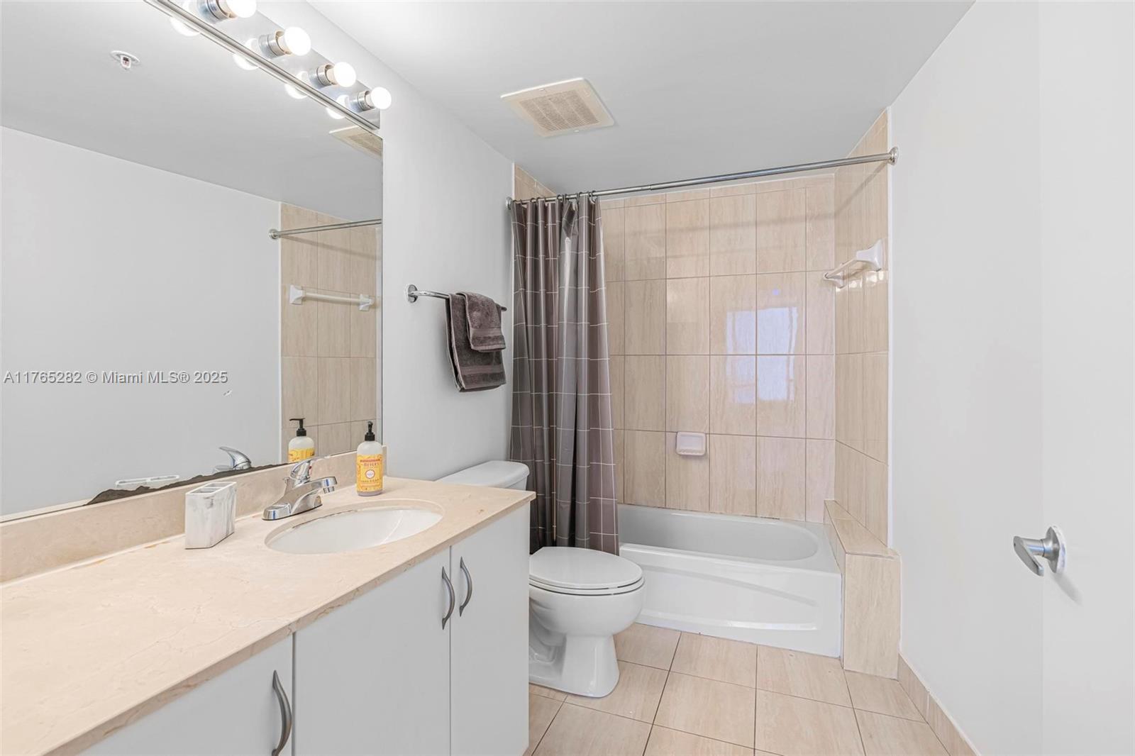 Miami, Florida, 33132, United States, 2 Bedrooms Bedrooms, ,2 BathroomsBathrooms,Residential,For Sale,1739063