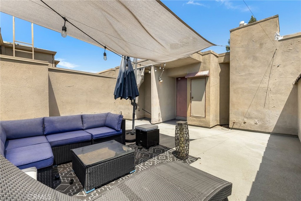 Sherman Oaks, California, 91423, United States, 2 Bedrooms Bedrooms, ,2 BathroomsBathrooms,Residential,For Sale,1708509
