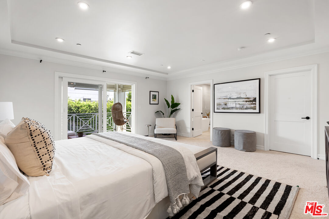 Los Angeles, California, 90046, United States, 5 Bedrooms Bedrooms, ,5 BathroomsBathrooms,Residential,For Sale,1932208