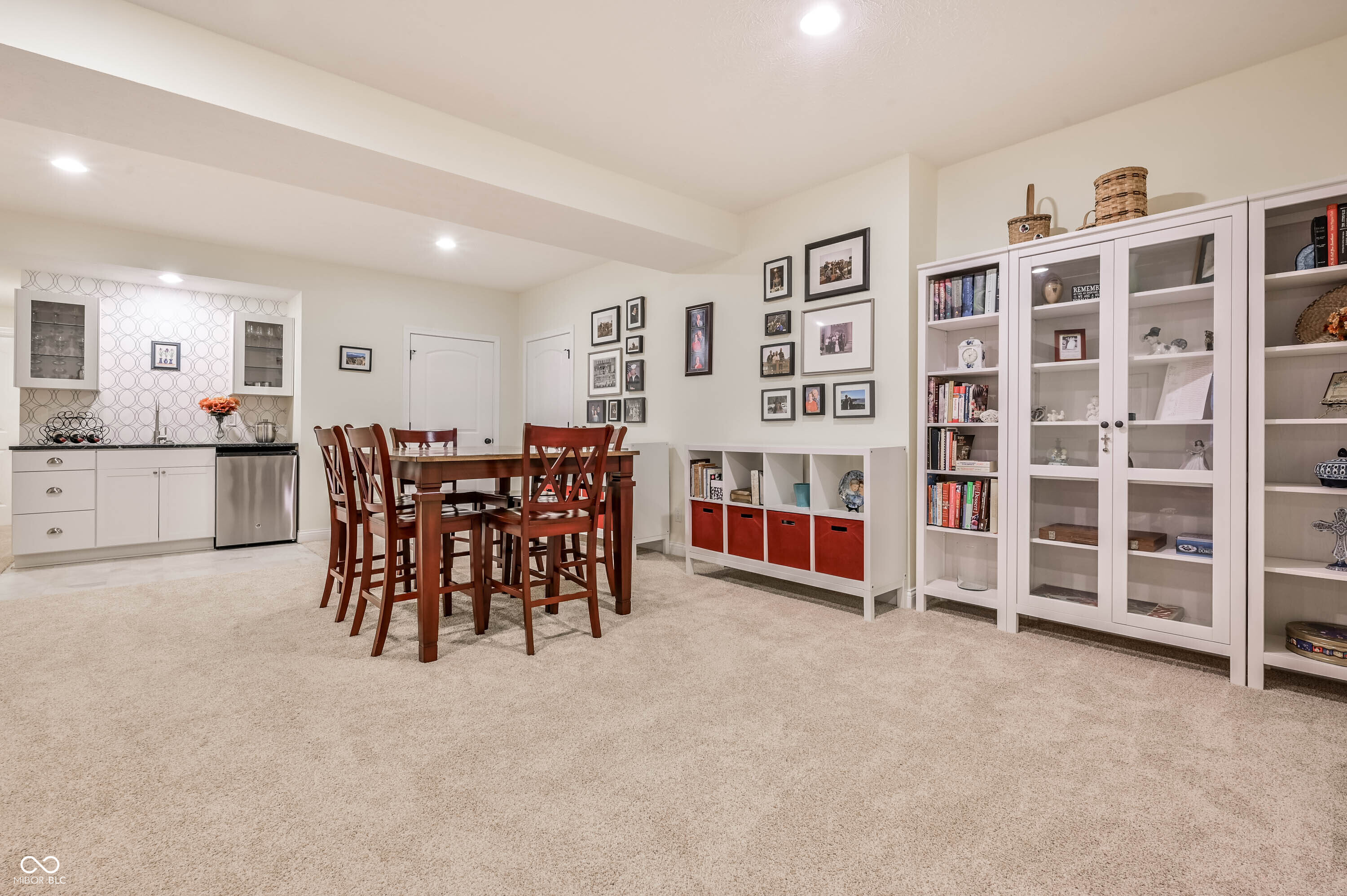 Zionsville, Indiana, 46077, United States, 4 Bedrooms Bedrooms, ,4 BathroomsBathrooms,Residential,For Sale,1942762