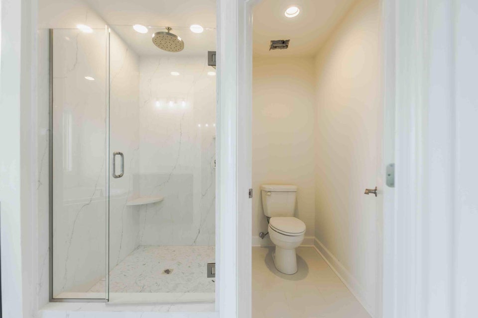 Richmond, Kentucky, 40475, United States, 5 Bedrooms Bedrooms, ,5 BathroomsBathrooms,Residential,For Sale,1881286