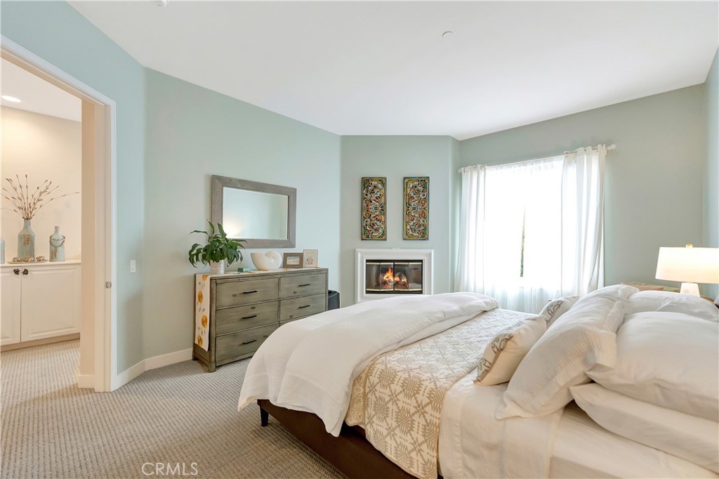 Huntington Beach, California, 92648, United States, 2 Bedrooms Bedrooms, ,3 BathroomsBathrooms,Residential,For Sale,1992033