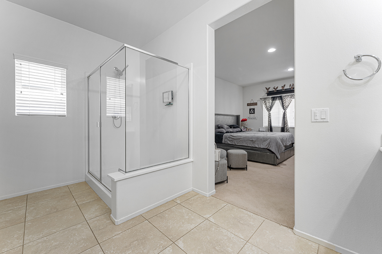 Winchester, California, 92596, United States, 6 Bedrooms Bedrooms, ,4 BathroomsBathrooms,Residential,For Sale,1983204