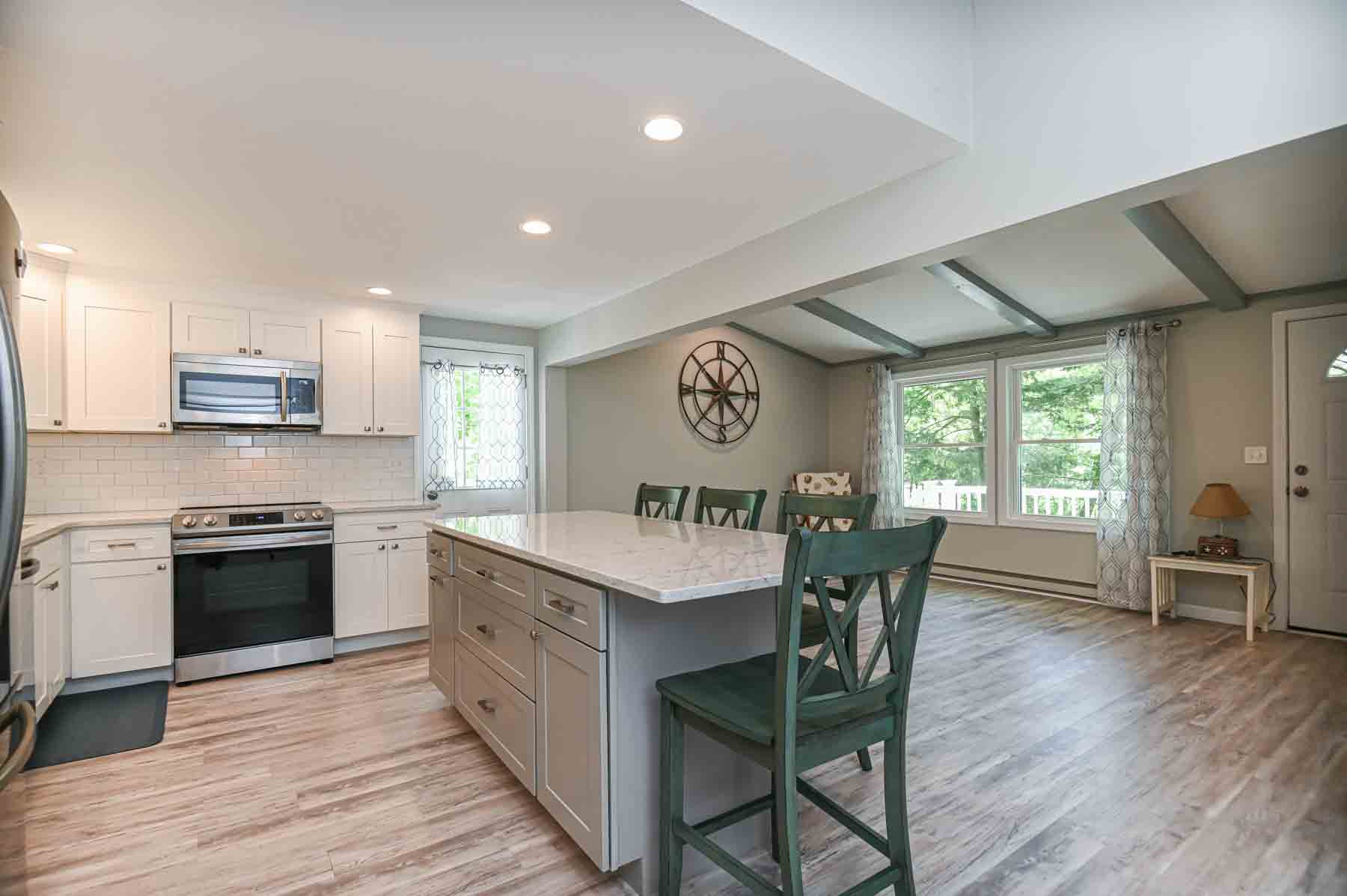 York, Maine, 03909, United States, 3 Bedrooms Bedrooms, ,1 BathroomBathrooms,Residential,For Sale,1965511