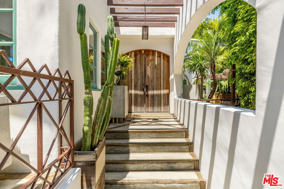 Los Angeles, California, 90069, United States, 4 Bedrooms Bedrooms, ,4 BathroomsBathrooms,Residential,For Sale,1911596