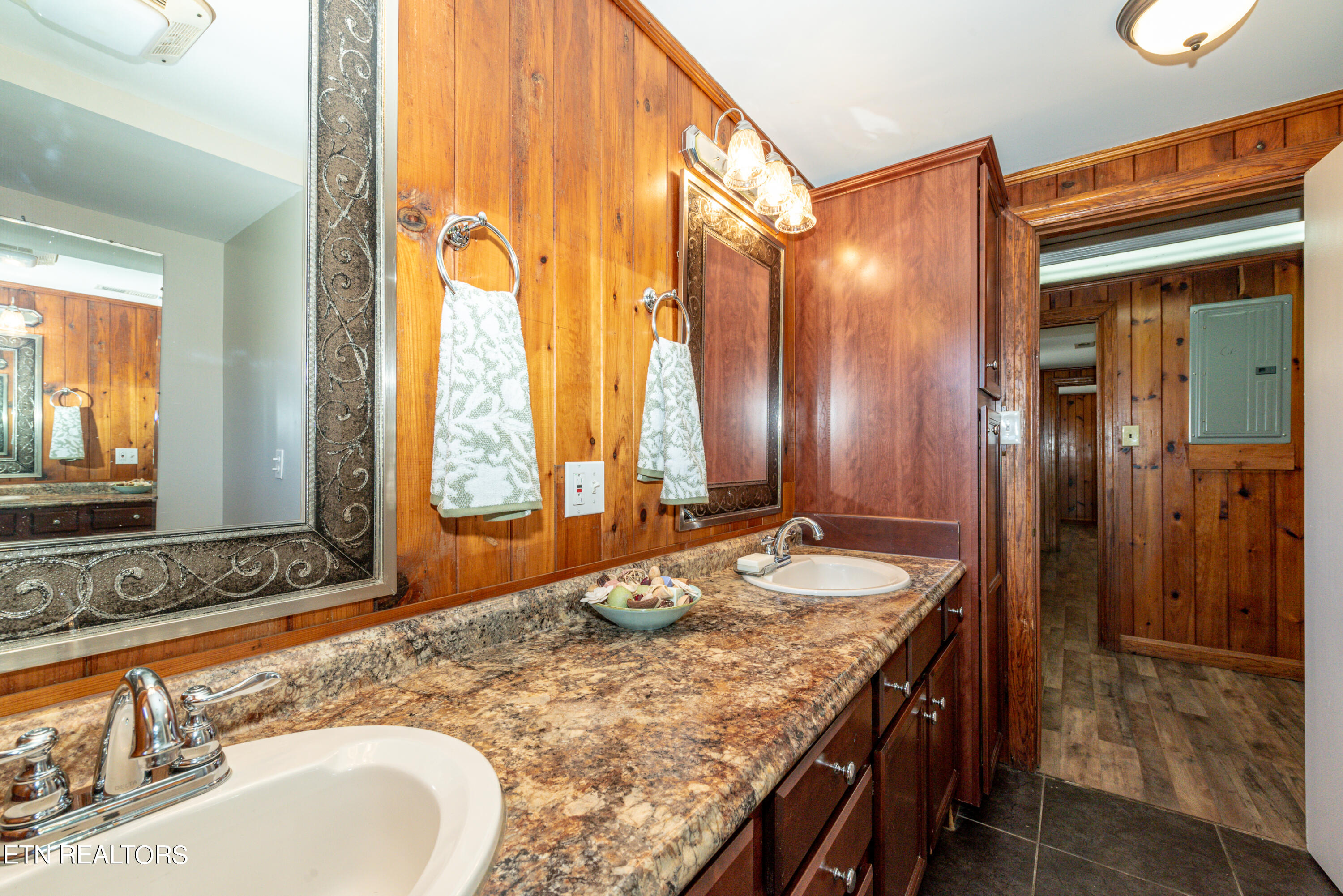 Townsend, Tennessee, 37882, United States, 3 Bedrooms Bedrooms, ,2 BathroomsBathrooms,Residential,For Sale,1984041