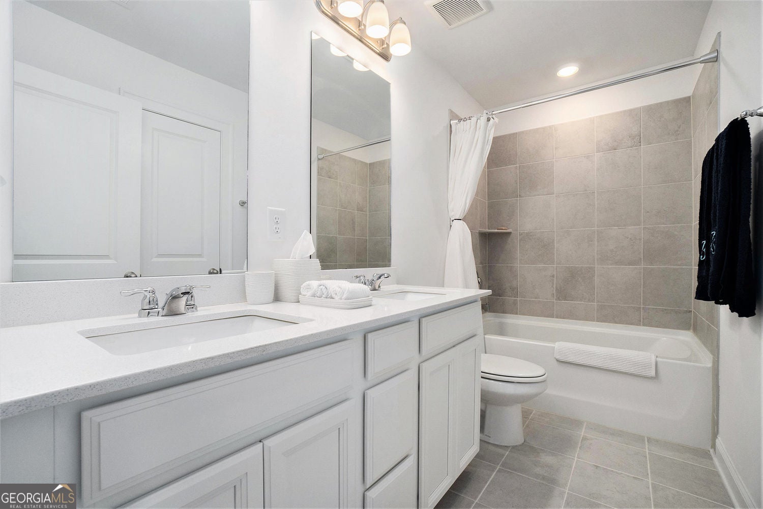 Smyrna, Georgia, 30126, United States, 4 Bedrooms Bedrooms, ,4 BathroomsBathrooms,Residential,For Sale,1959897