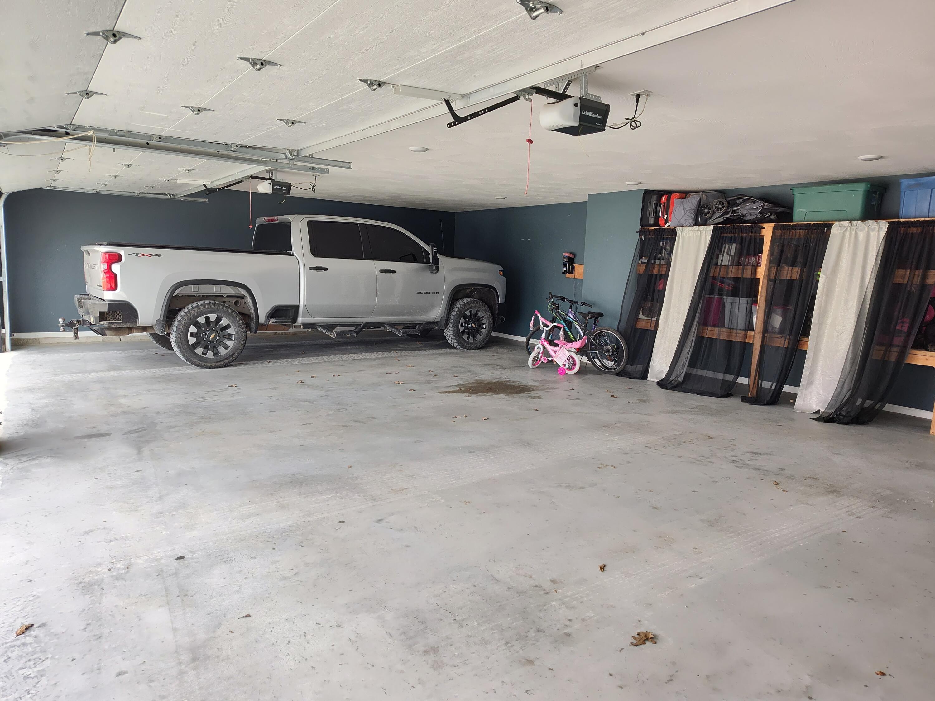 Bolivar, Missouri, 65613, United States, 2 Bedrooms Bedrooms, ,3 BathroomsBathrooms,Residential,For Sale,1975211