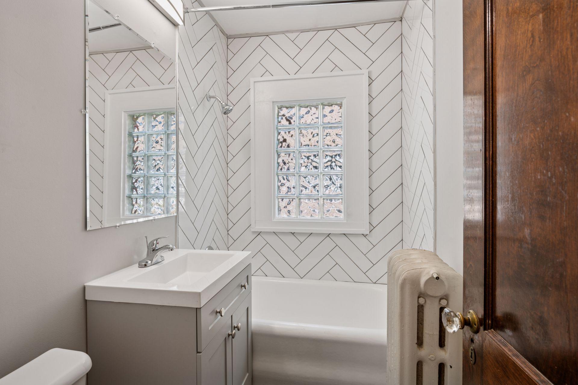 Minneapolis, Minnesota, 55408, United States, ,Residential,For Sale,2000511