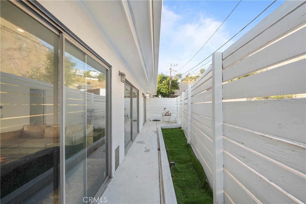 Los Angeles, California, 90069, United States, 3 Bedrooms Bedrooms, ,1 BathroomBathrooms,Residential,For Sale,1897836