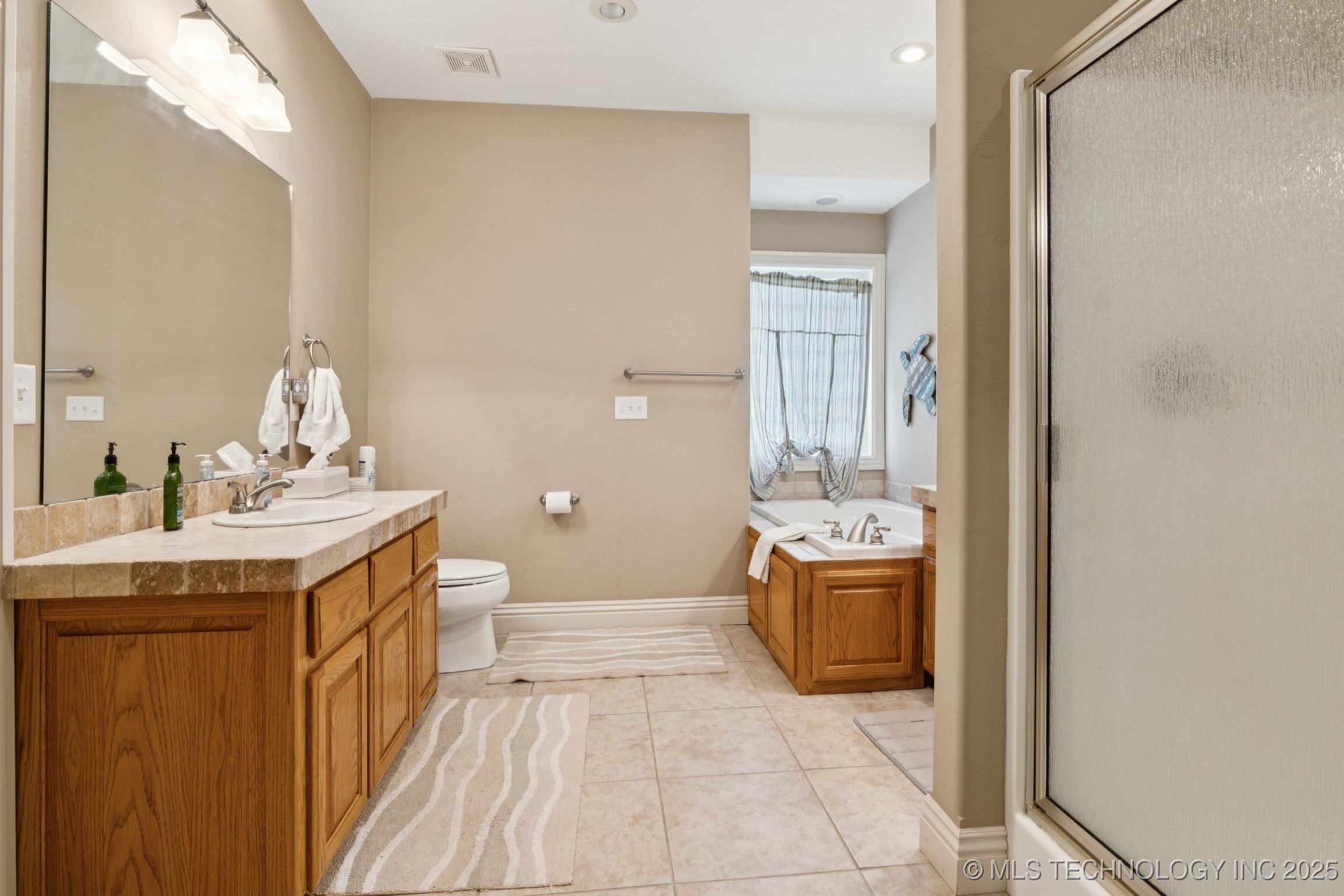 Grove, Oklahoma, 74344, United States, 3 Bedrooms Bedrooms, ,3 BathroomsBathrooms,Residential,For Sale,1900889