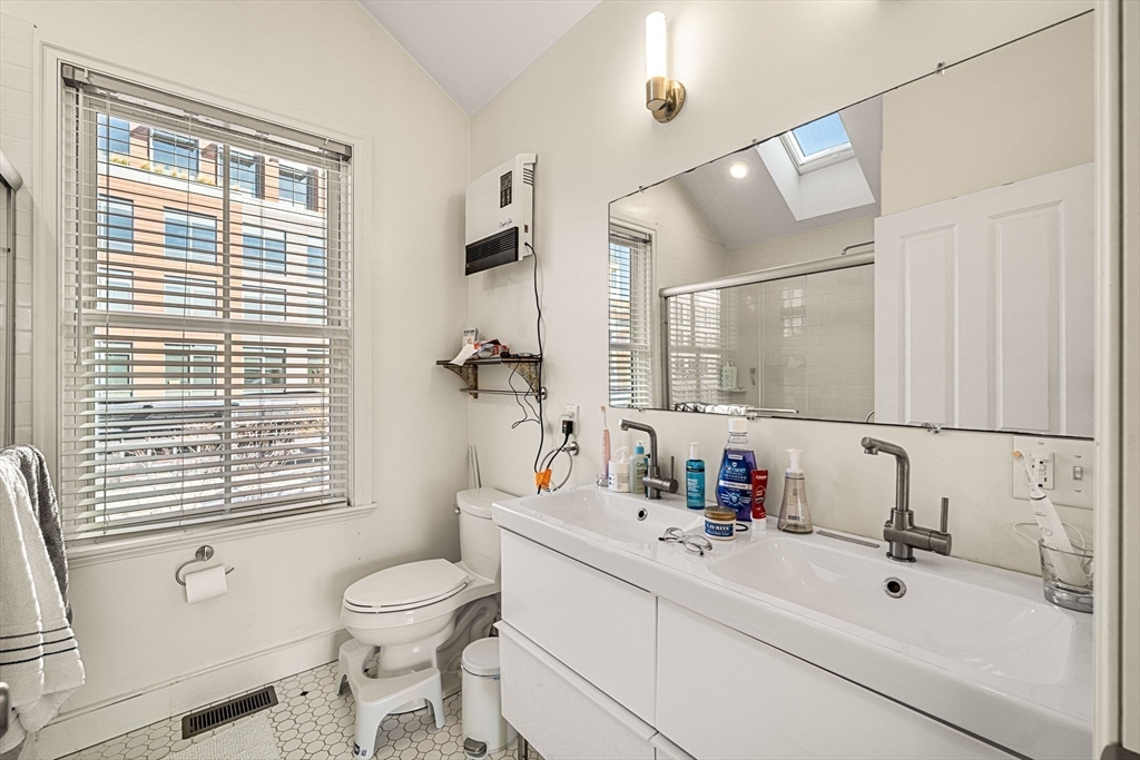 Cambridge, Massachusetts, 02141, United States, 4 Bedrooms Bedrooms, ,3 BathroomsBathrooms,Residential,For Sale,2001905