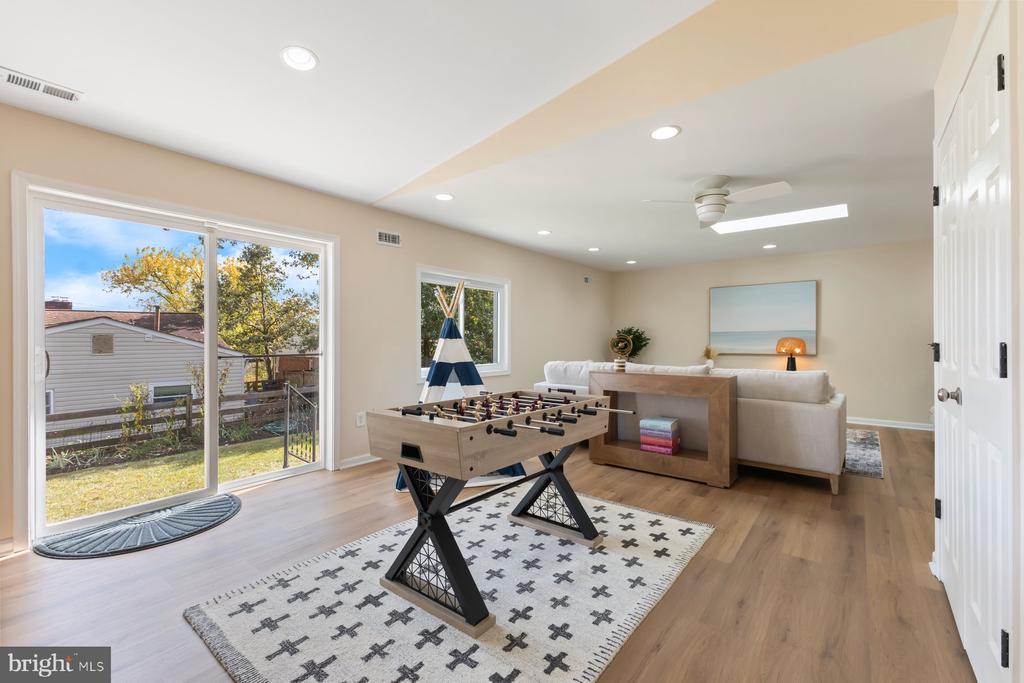 Takoma Park, Maryland, 20912, United States, 2 Bedrooms Bedrooms, ,2 BathroomsBathrooms,Residential,For Sale,1974718