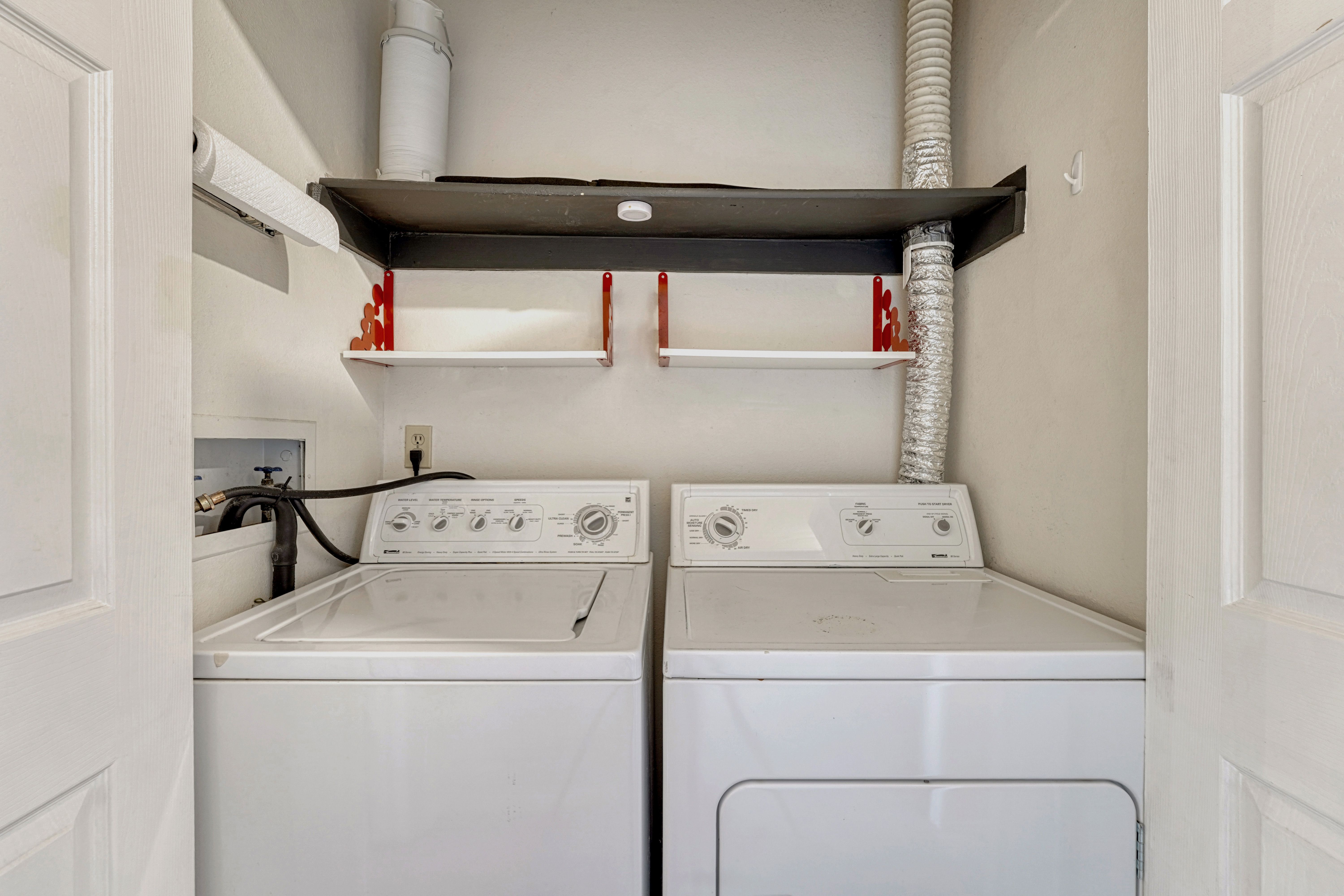  Sunlit Townhouse with Mountain Views & Private Patio - 物件實景