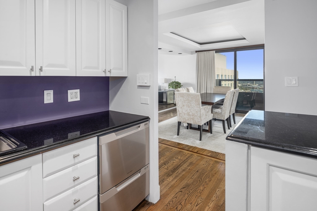 Boston, Massachusetts, 02110, United States, 1 Bedroom Bedrooms, ,2 BathroomsBathrooms,Residential,For Sale,1745090