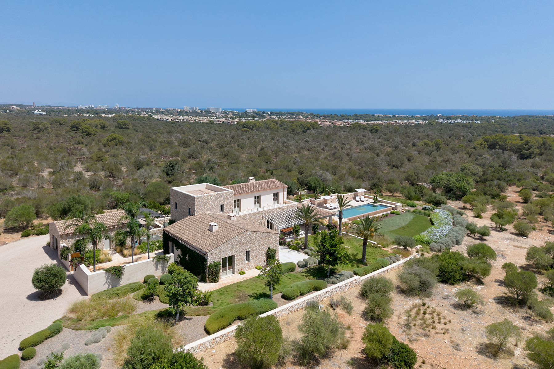  Mallorcan estate with pool and sea views in Portocolom, Mallorca - 物件實景