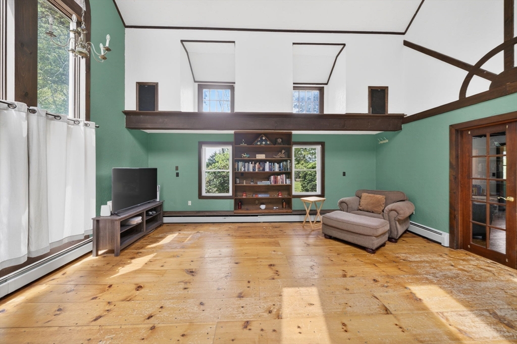 Groveland, Massachusetts, 01834, United States, 4 Bedrooms Bedrooms, ,4 BathroomsBathrooms,Residential,For Sale,2048598
