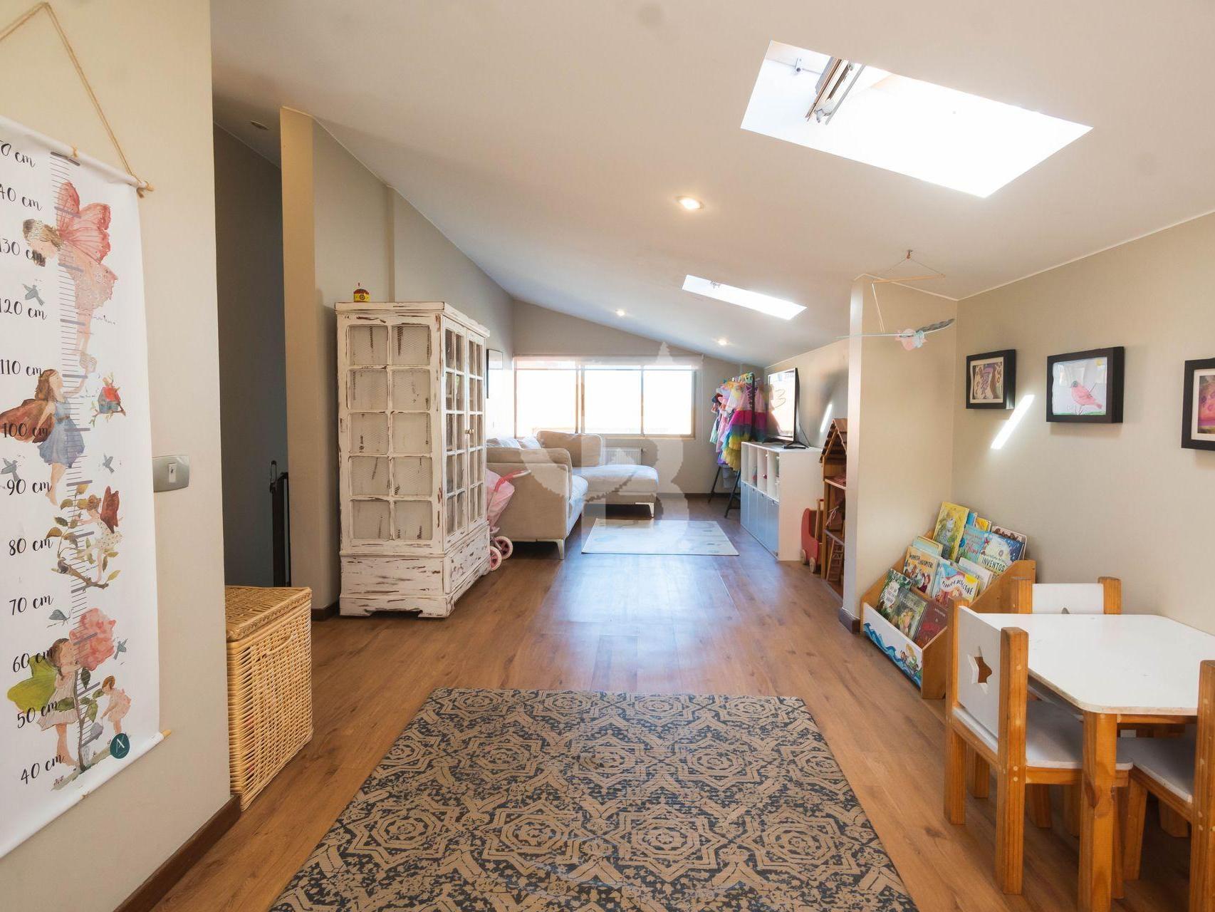 Lo Barnechea, Chile, 4 Bedrooms Bedrooms, ,3 BathroomsBathrooms,Residential,For Sale,1969054