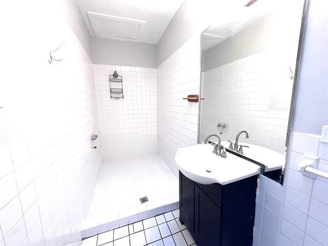 Jersey City, New Jersey, 07306, United States, 6 Bedrooms Bedrooms, ,2 BathroomsBathrooms,Residential,For Sale,1926041