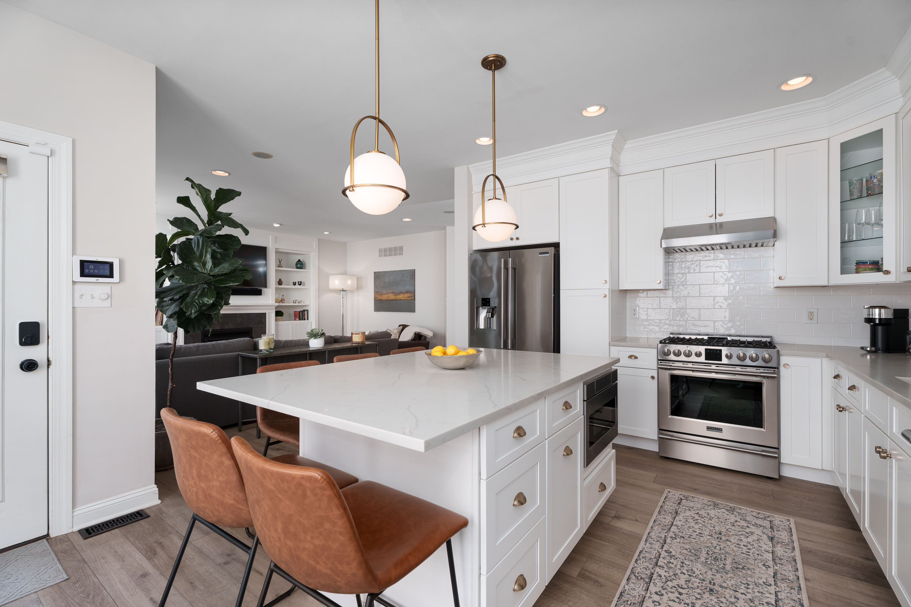  Turn-Key Town Center Home on a Picture-Perfect Lot - 物件實景