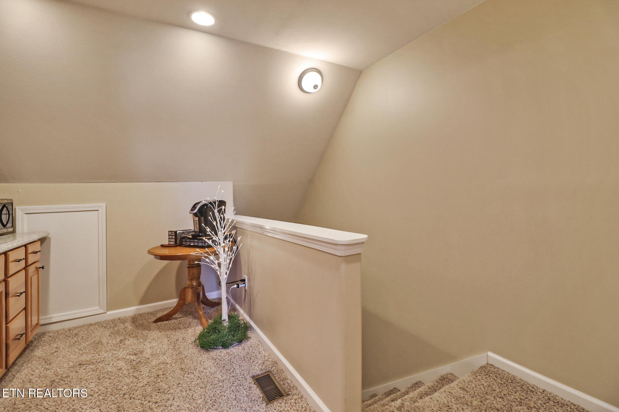 Crossville, Tennessee, 38555, United States, 4 Bedrooms Bedrooms, ,5 BathroomsBathrooms,Residential,For Sale,2005475