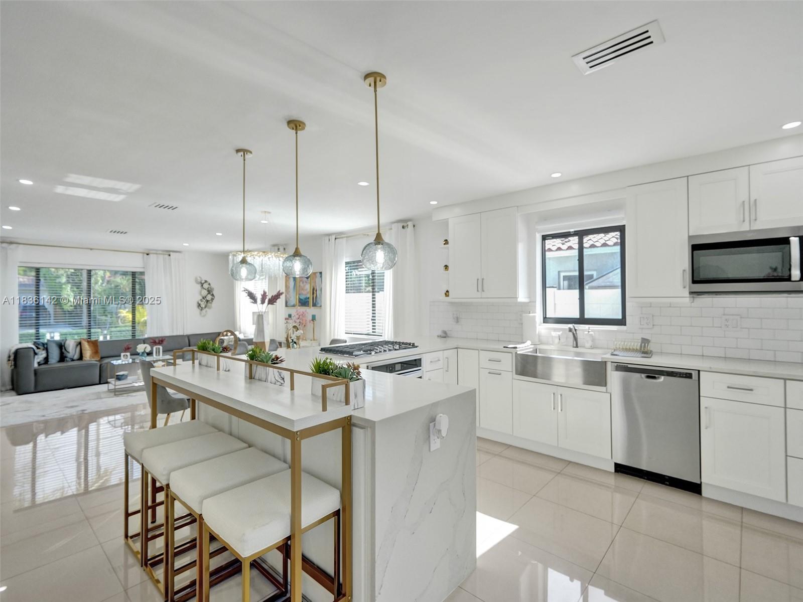 Hollywood, Florida, 33019, United States, 3 Bedrooms Bedrooms, ,2 BathroomsBathrooms,Residential,For Sale,1898660