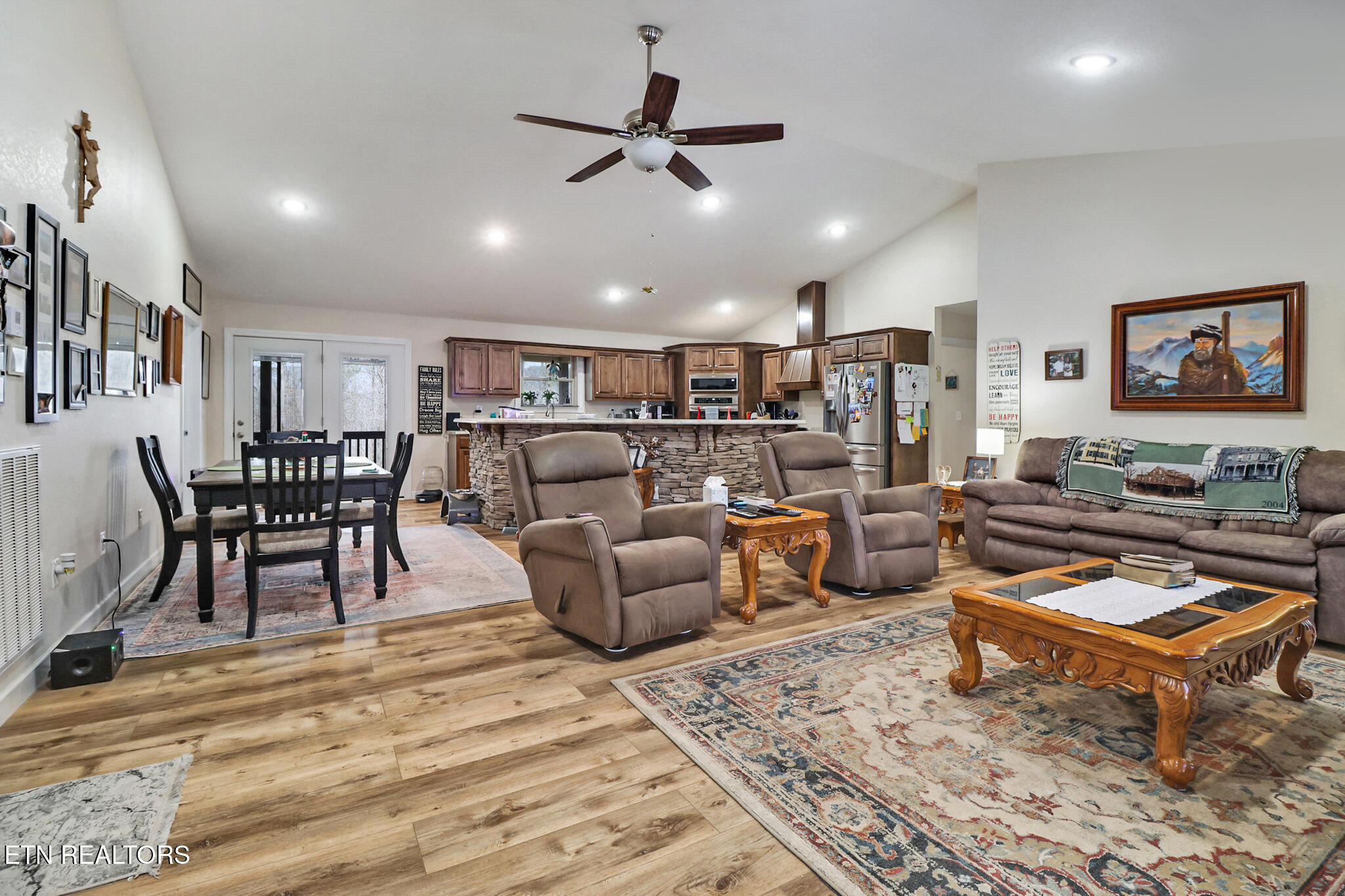 Jamestown, Tennessee, 38556, United States, 4 Bedrooms Bedrooms, ,3 BathroomsBathrooms,Residential,For Sale,2017691