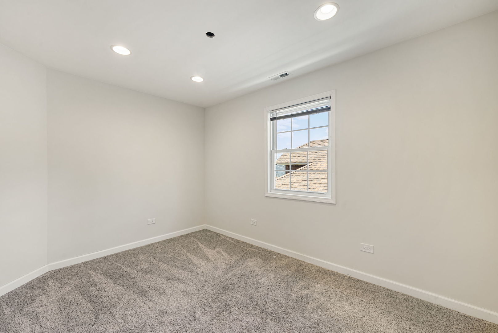 Chicago, Illinois, 60641, United States, 4 Bedrooms Bedrooms, ,3 BathroomsBathrooms,Residential,For Sale,1940244