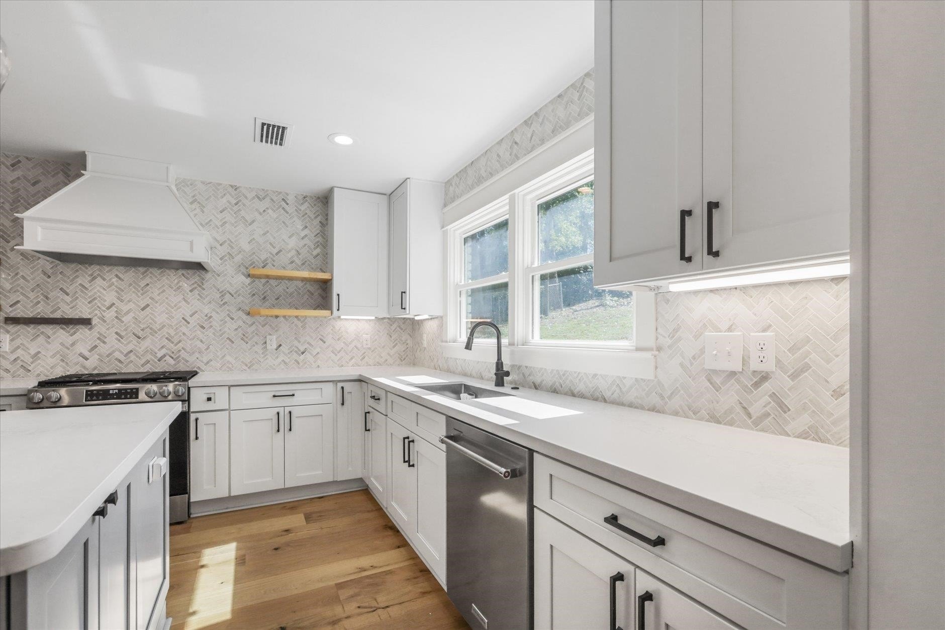 Tallahassee, Florida, 32308-0927, United States, 4 Bedrooms Bedrooms, ,3 BathroomsBathrooms,Residential,For Sale,1981532