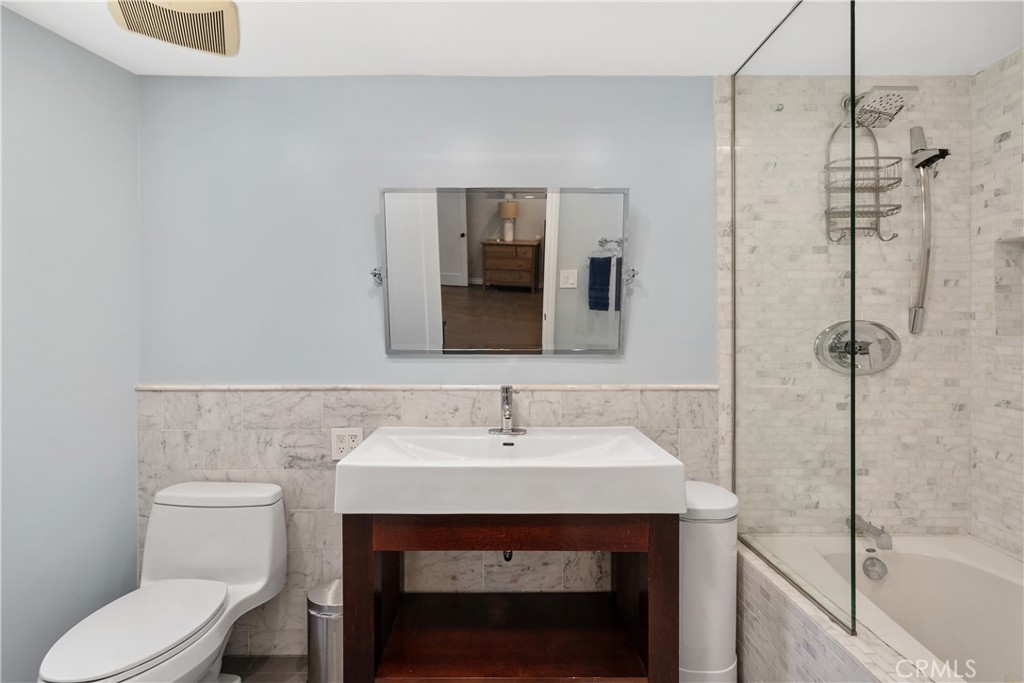 Los Angeles, California, 90046, United States, 3 Bedrooms Bedrooms, ,4 BathroomsBathrooms,Residential,For Sale,1817494