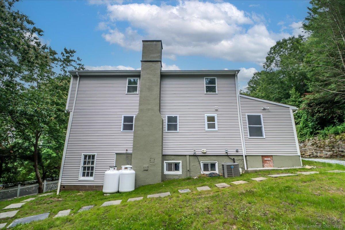 Monroe, Connecticut, 06468, United States, 3 Bedrooms Bedrooms, ,3 BathroomsBathrooms,Residential,For Sale,1883497