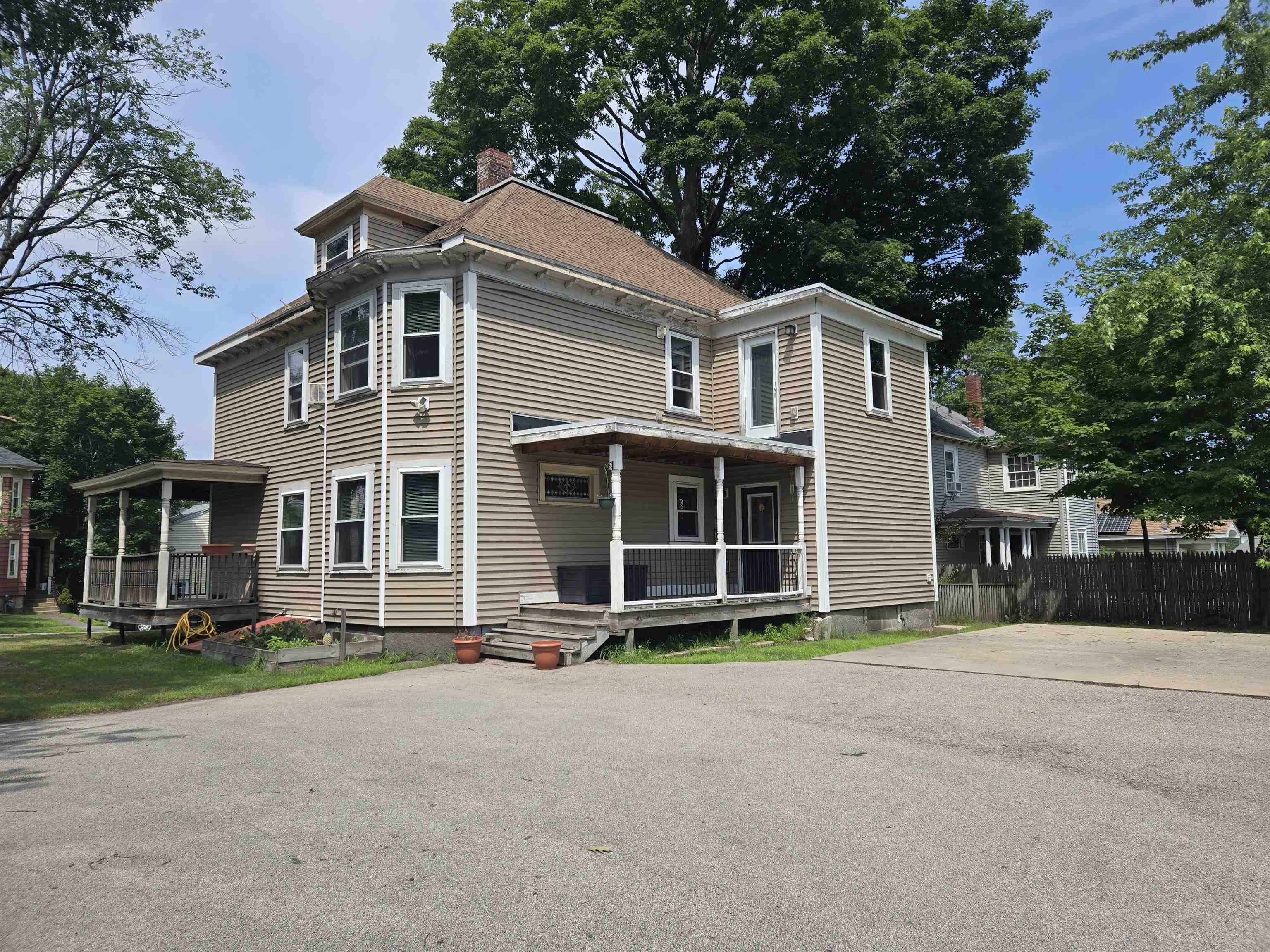 Manchester, New Hampshire, 03104, United States, 3 Bedrooms Bedrooms, ,3 BathroomsBathrooms,Residential,For Sale,1896803