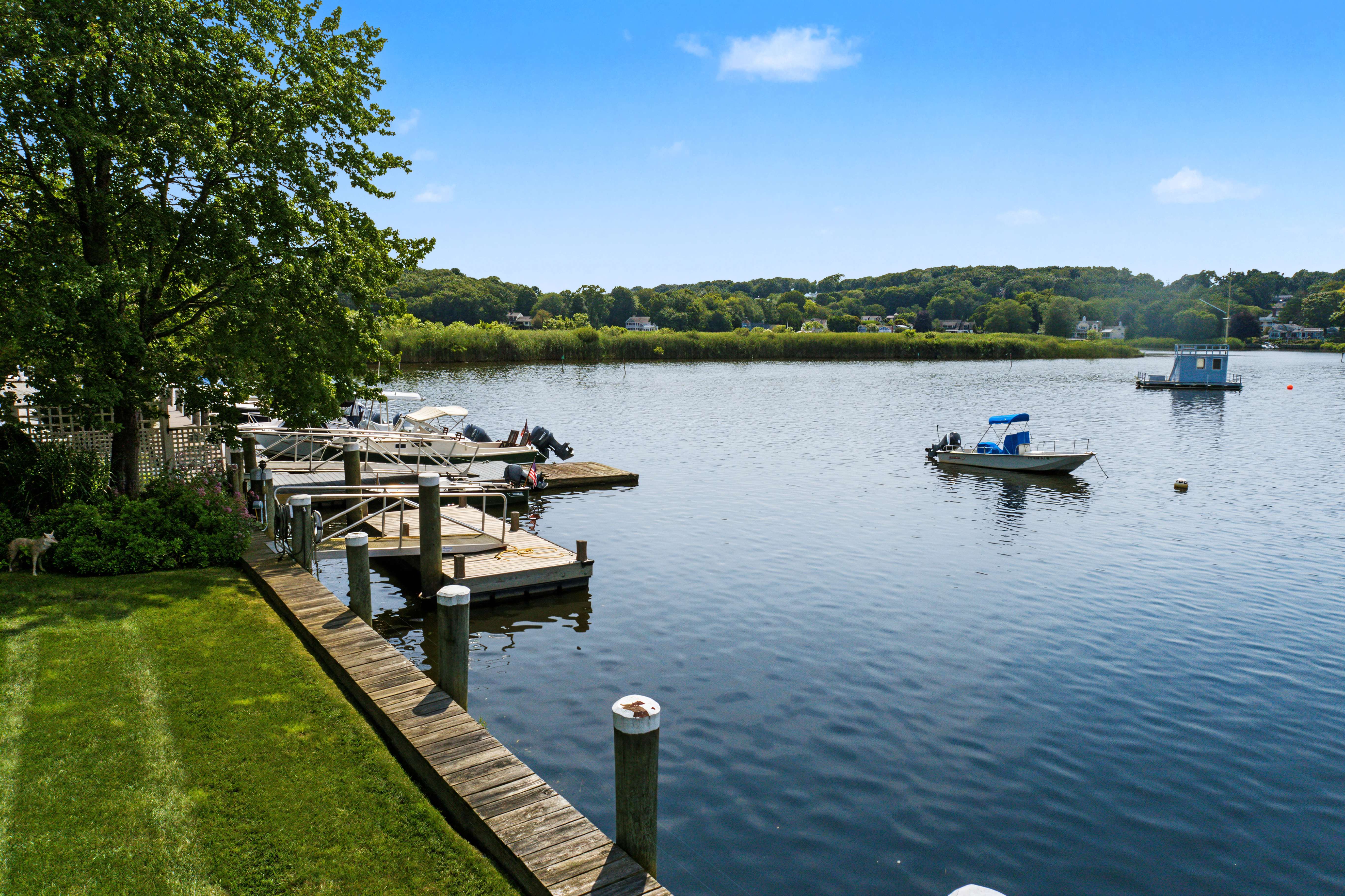  Essex Village Waterfront Offers One Level Living - 物件實景