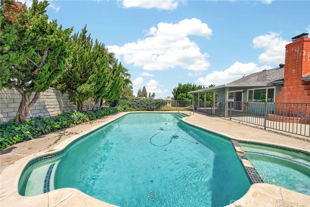 Redlands, California, 92373, United States, 4 Bedrooms Bedrooms, ,2 BathroomsBathrooms,Residential,For Sale,2048890