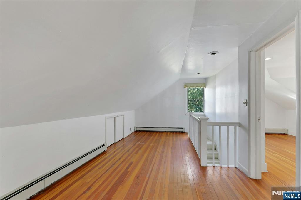Leonia, New Jersey, 07605, United States, 5 Bedrooms Bedrooms, ,4 BathroomsBathrooms,Residential,For Sale,1934270