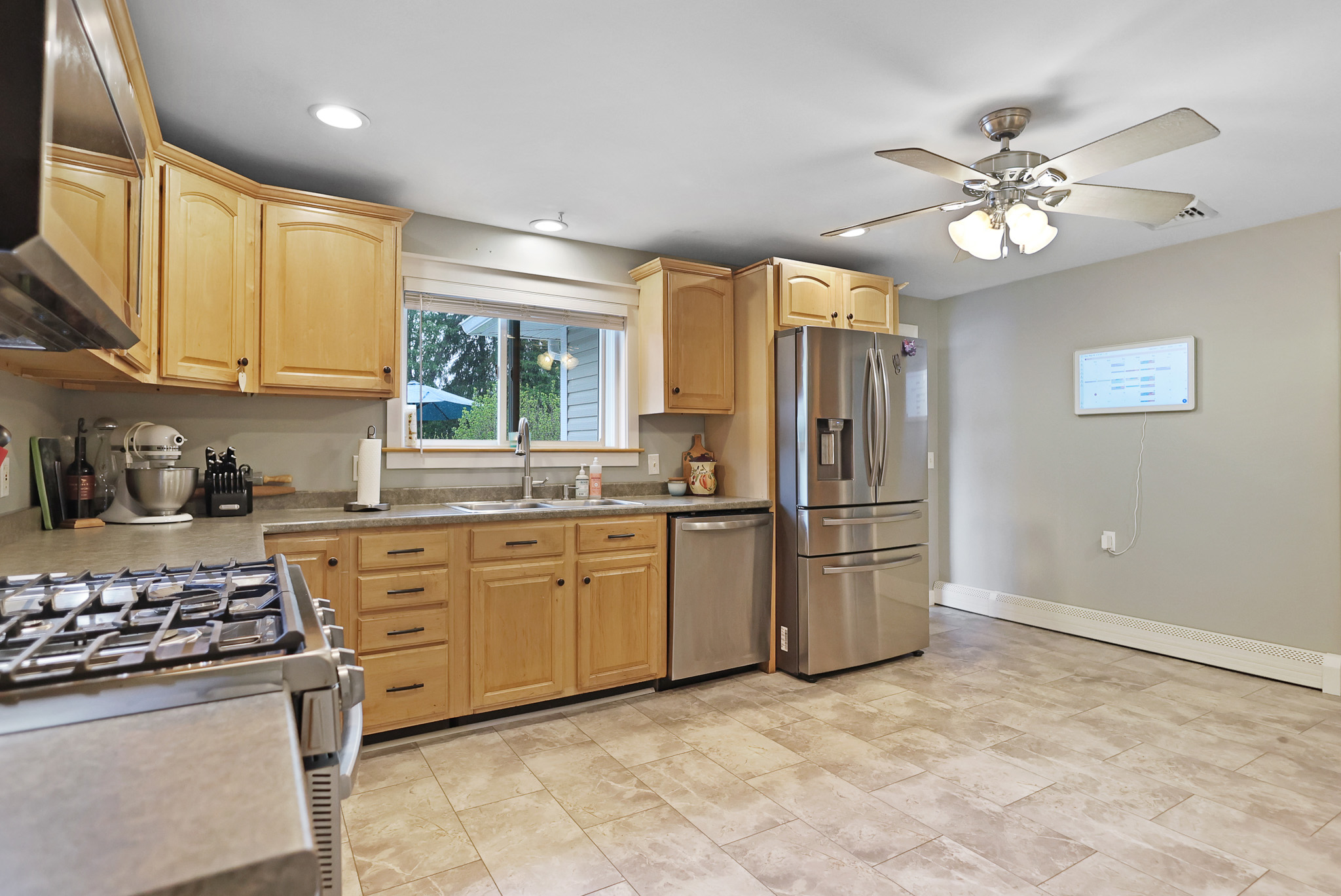 Haverhill, Massachusetts, 01830, United States, 3 Bedrooms Bedrooms, ,2 BathroomsBathrooms,Residential,For Sale,2048999