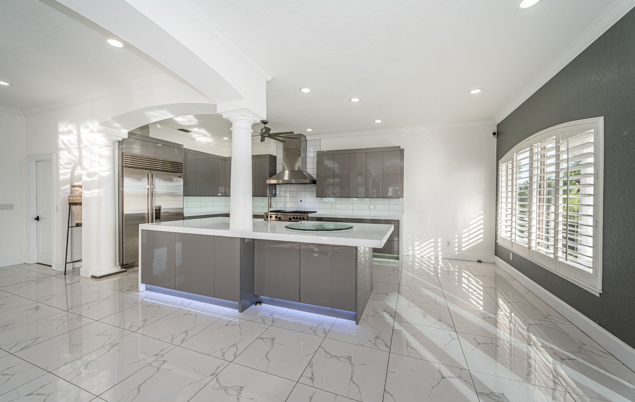 St Petersburg, Florida, 33707, United States, 4 Bedrooms Bedrooms, ,3 BathroomsBathrooms,Residential,For Sale,1992370