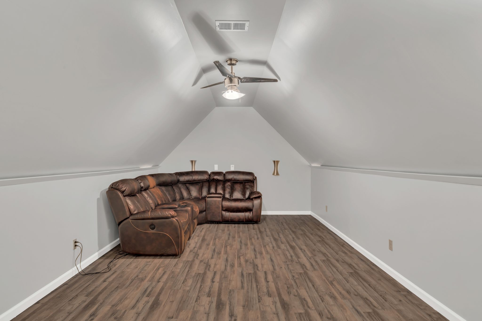 Hendersonville, Tennessee, 37075, United States, 4 Bedrooms Bedrooms, ,3 BathroomsBathrooms,Residential,For Sale,1870626