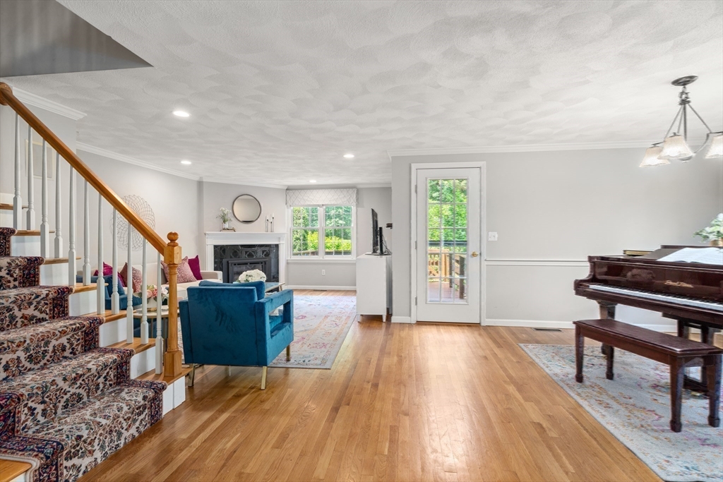Hopkinton, Massachusetts, 01748, United States, 2 Bedrooms Bedrooms, ,3 BathroomsBathrooms,Residential,For Sale,1875527