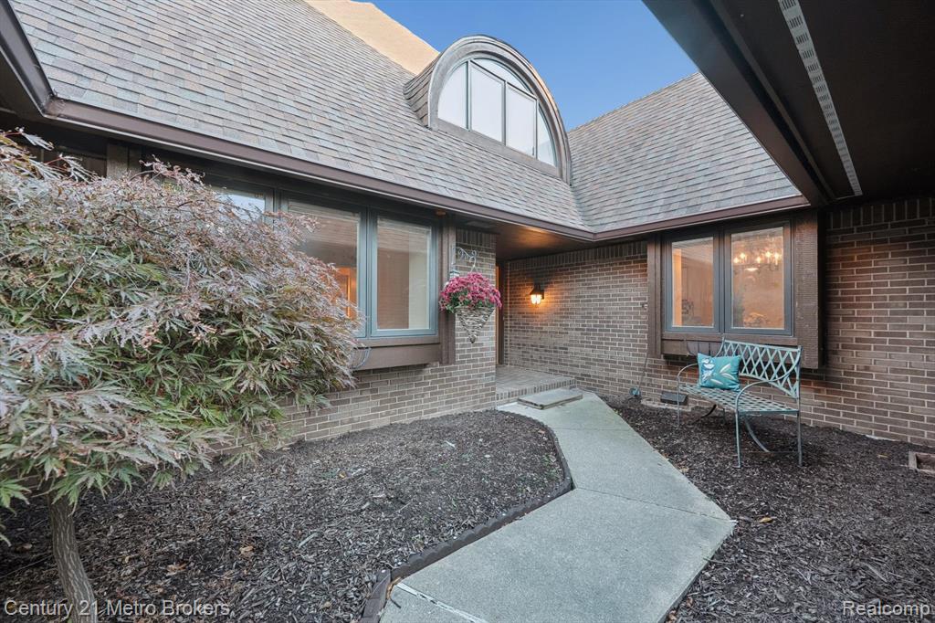 Grand Blanc, Michigan, 48439, United States, 3 Bedrooms Bedrooms, ,5 BathroomsBathrooms,Residential,For Sale,1986103