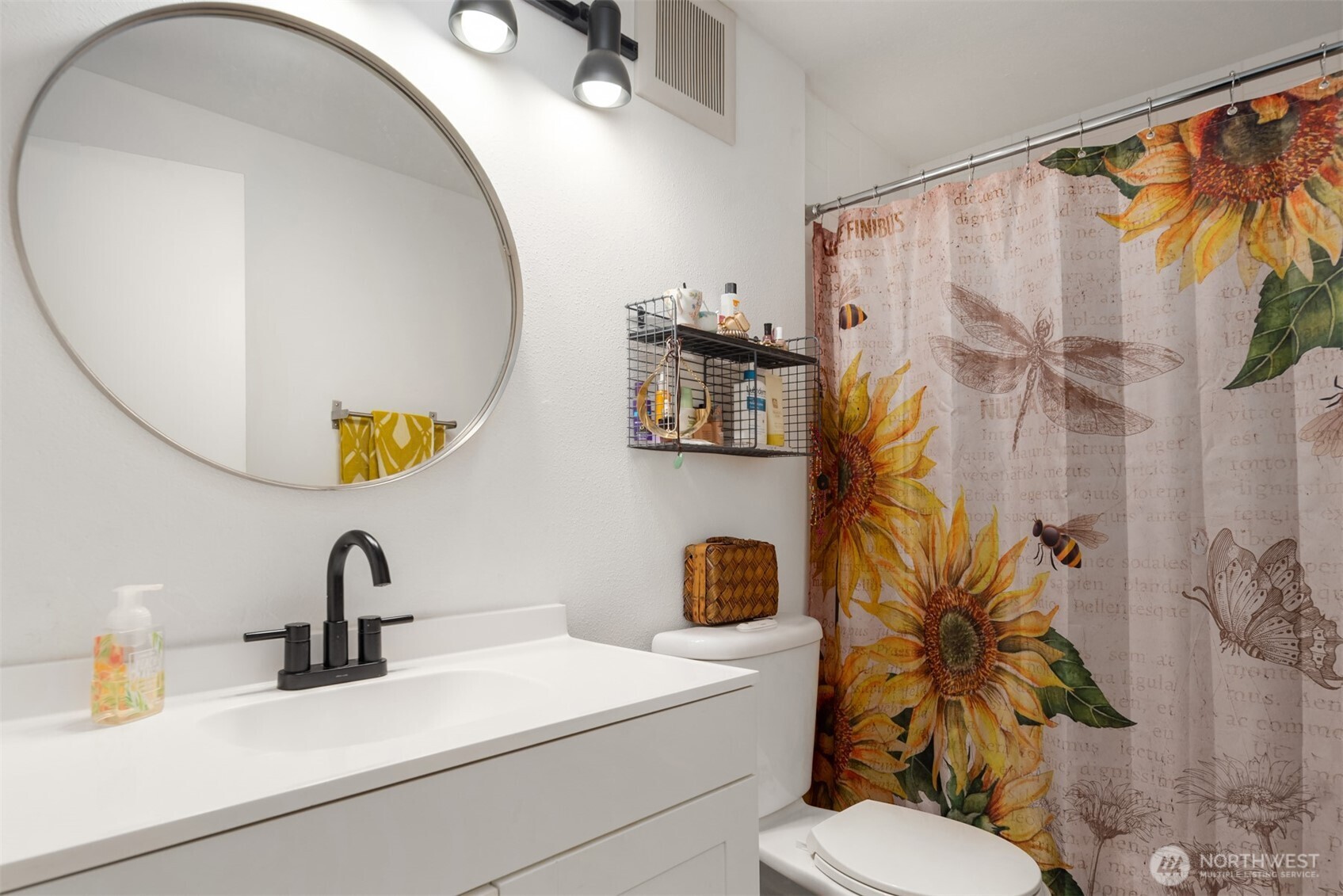 Seattle, Washington, 98102, United States, 2 Bedrooms Bedrooms, ,2 BathroomsBathrooms,Residential,For Sale,2001623