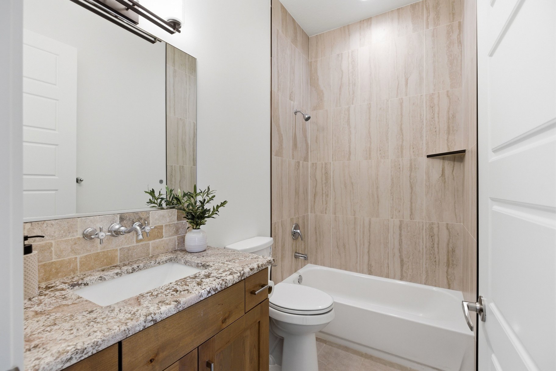  Clean & Move-In Ready 4 Bedroom home in The Ledges Community - 物件實景