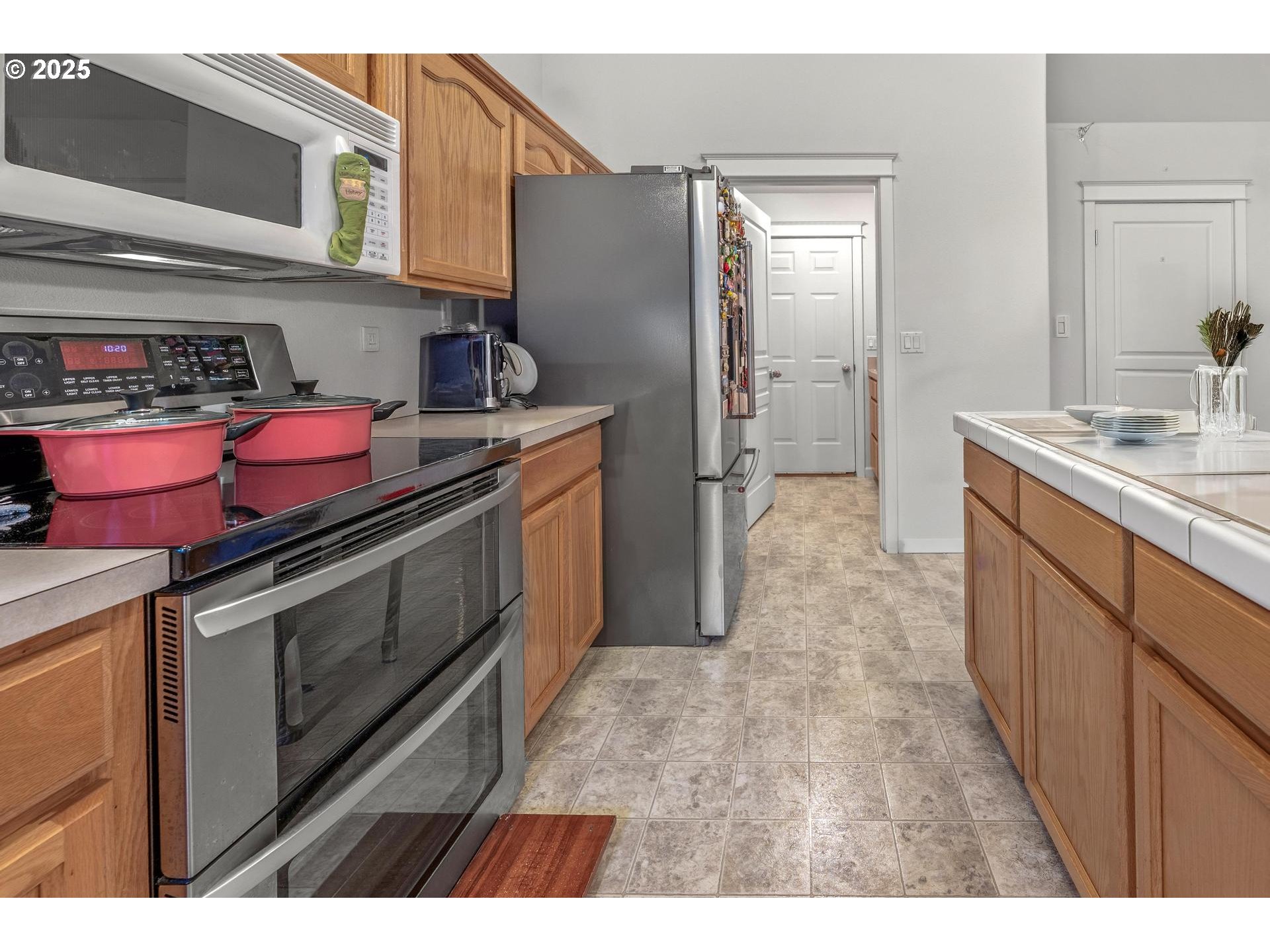 Oregon City, Oregon, 97045, United States, 3 Bedrooms Bedrooms, ,2 BathroomsBathrooms,Residential,For Sale,1949675