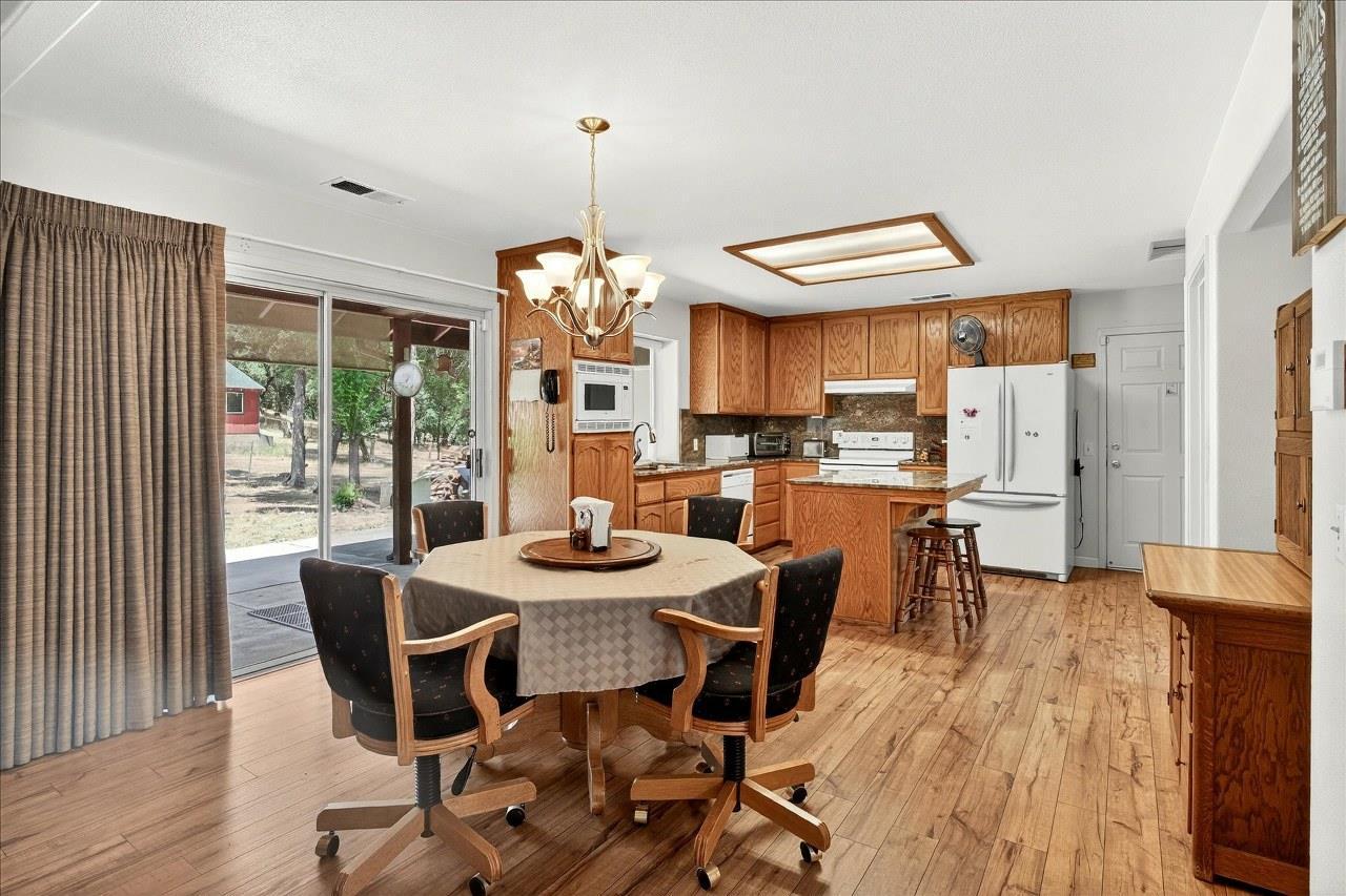 Oakhurst, California, 93644, United States, 4 Bedrooms Bedrooms, ,2 BathroomsBathrooms,Residential,For Sale,1922823