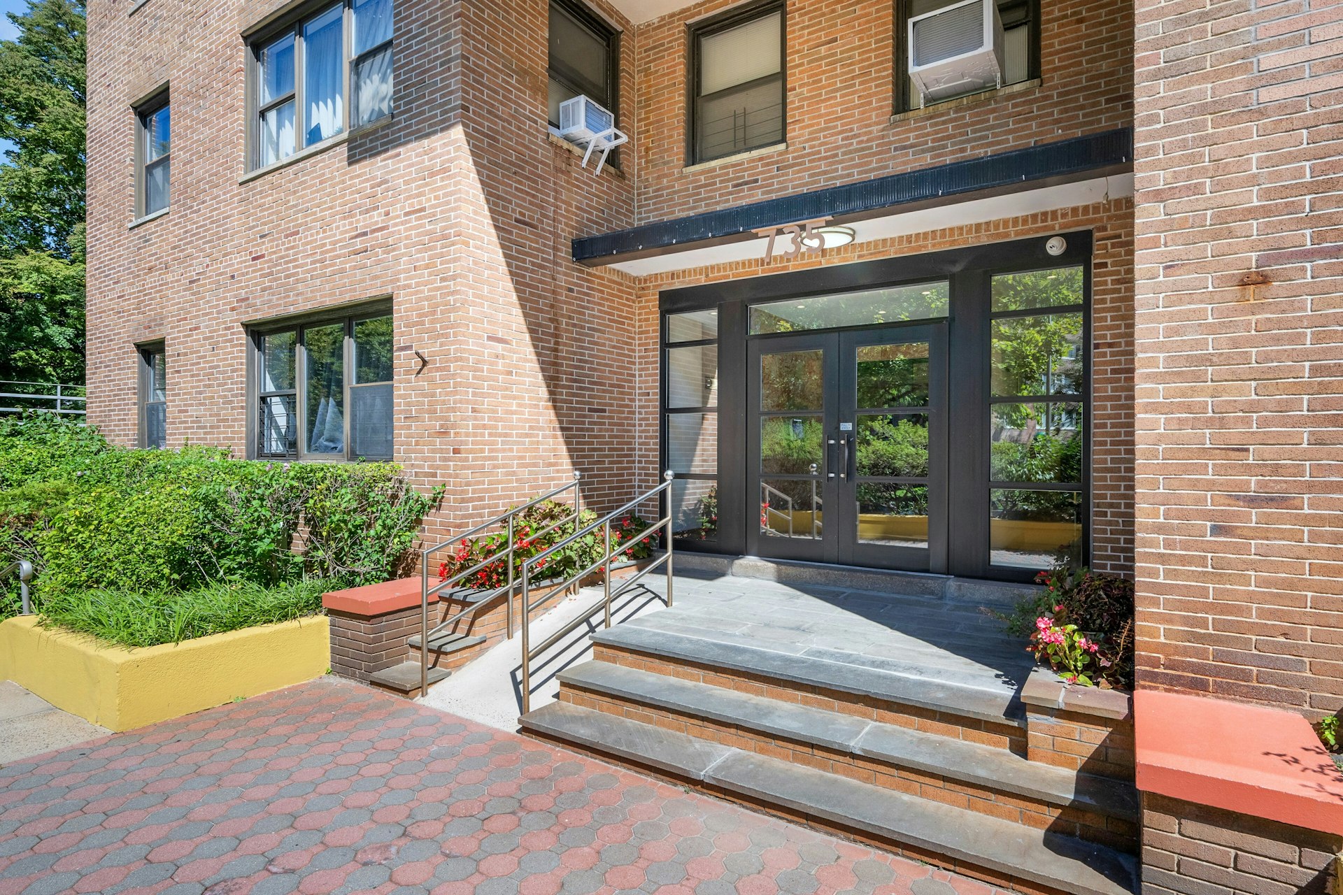  735 Kappock Street - 物件實景