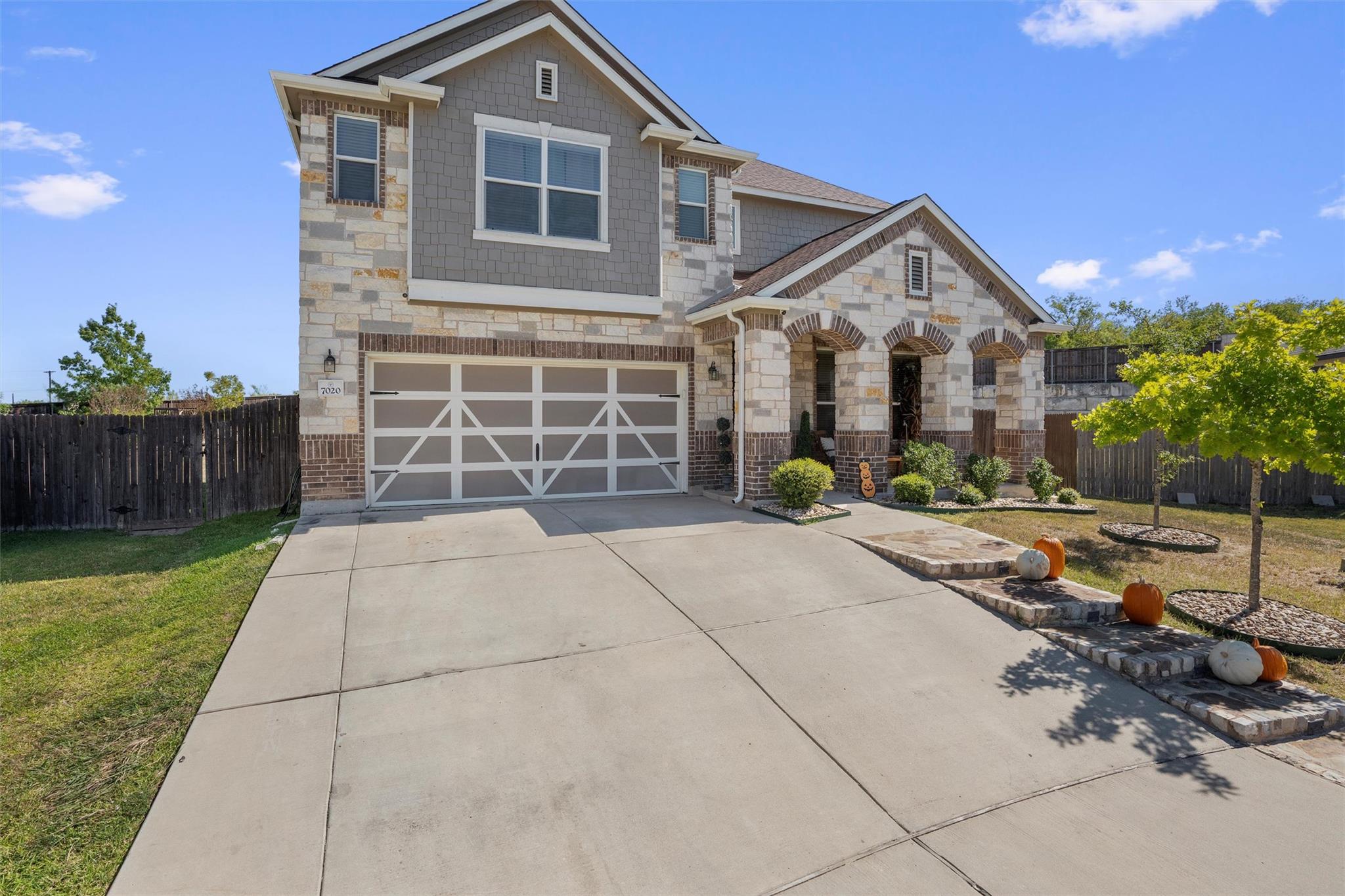 Austin, Texas, 78744, United States, 5 Bedrooms Bedrooms, ,4 BathroomsBathrooms,Residential,For Sale,1975896