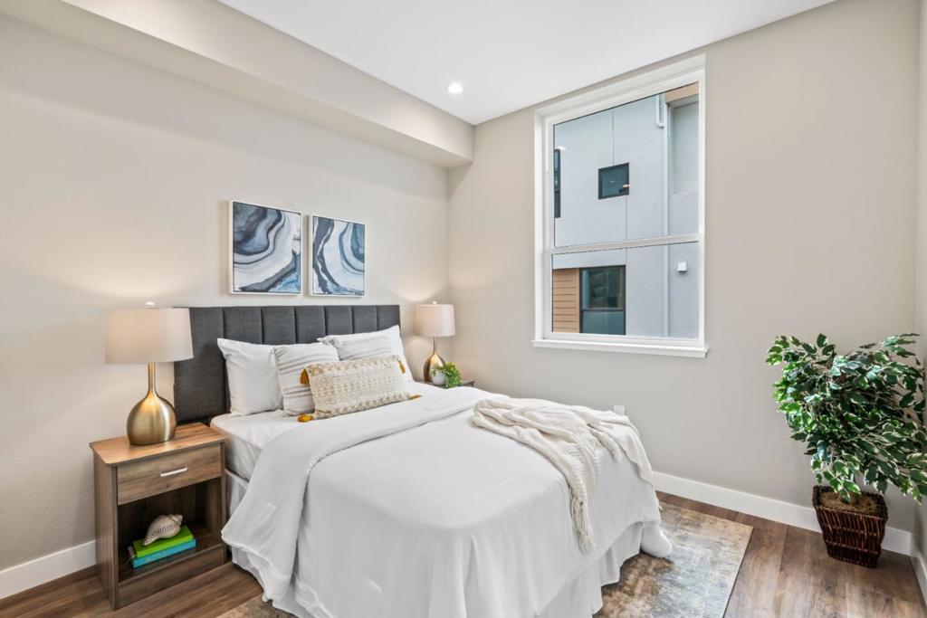 South San Francisco, California, 94080, United States, 4 Bedrooms Bedrooms, ,4 BathroomsBathrooms,Residential,For Sale,2034124